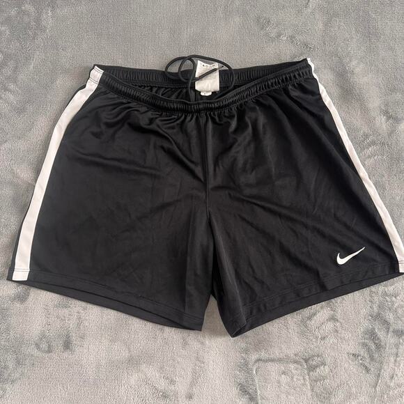 Black and white Nike shorts - Picture 1 of 2